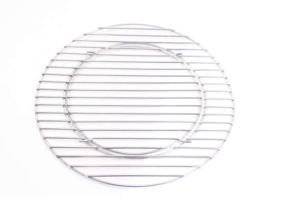 Edelstahl Grillrost 44,5 cm mit Loch  inklusive Handgriffe  für 45 46 47 cm Kugelgrill