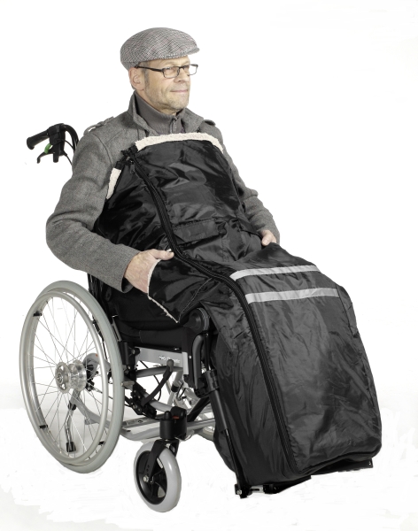 Rollstuhlsack Schwarz mit Webpelz gefüttert mit Anti Rursch Noppen & Regenponcho